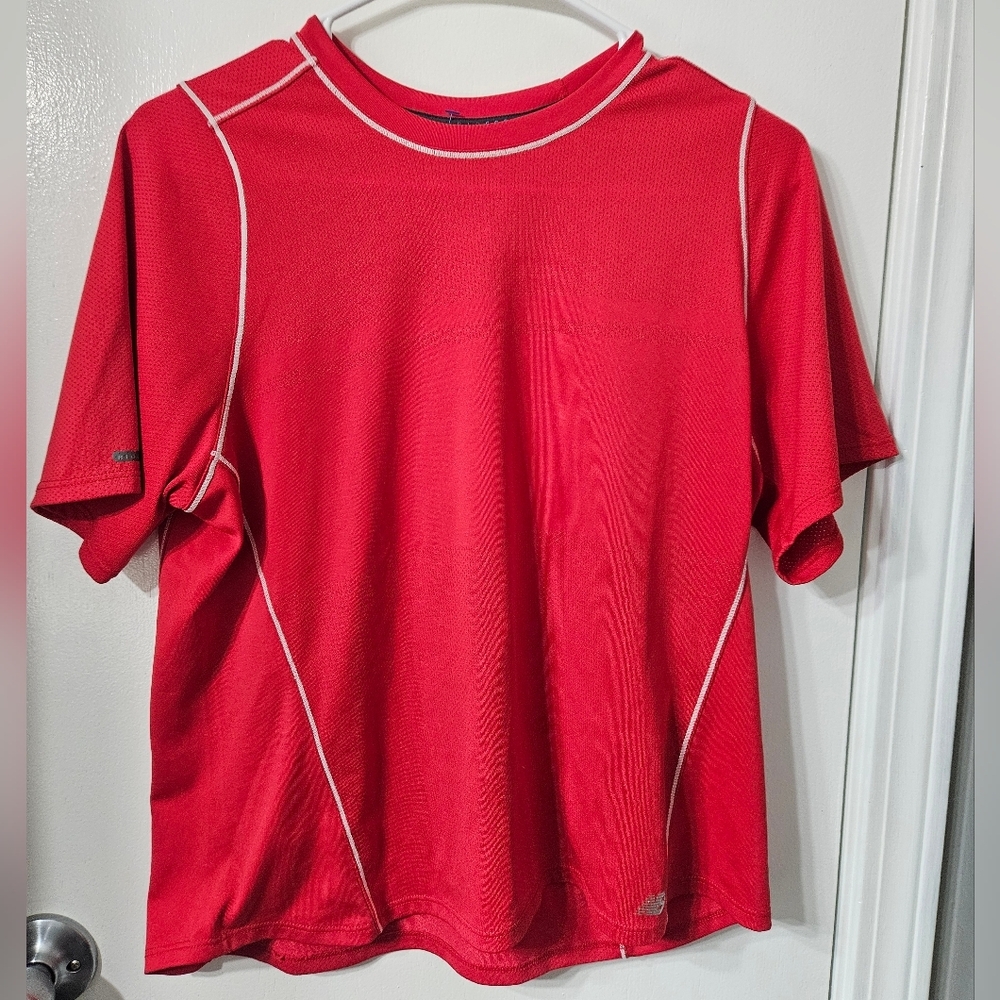 New Balance Women's Large Red Short Sleeve Athletic Dry-wick T-shirt